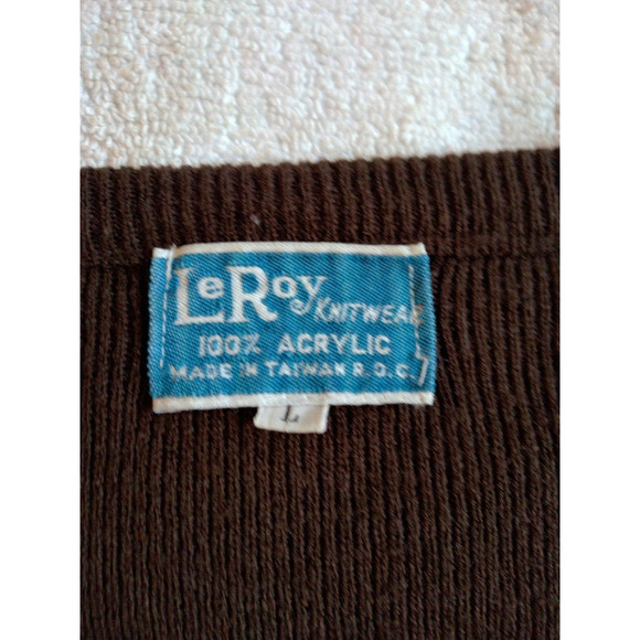 LeRoy Knitwear 100% Acrylic Taiwan brown V-neck long sleeved sweater L - Picture 3 of 5